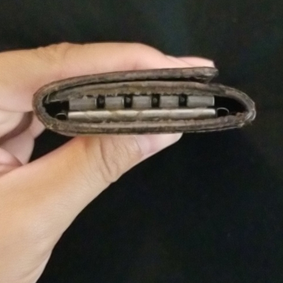 Used authentic Grey/Taupe Louis Vuitton key wallet - Picture 5 of 15